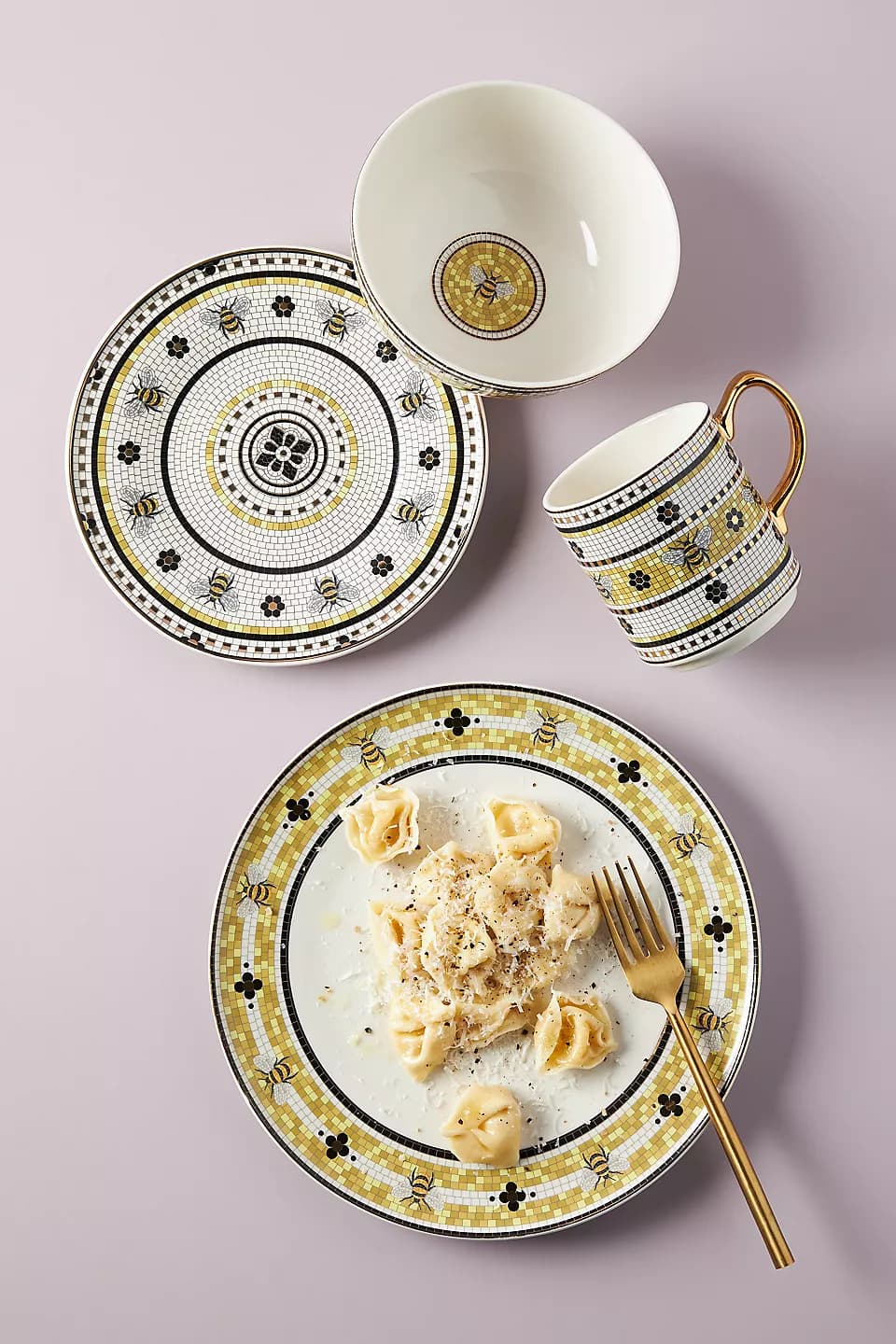 Bistro Garden Tile Bubblebee Dinner plate