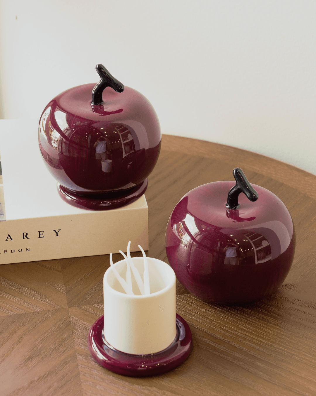 Apple Ceramic for cotton buds, toothpick