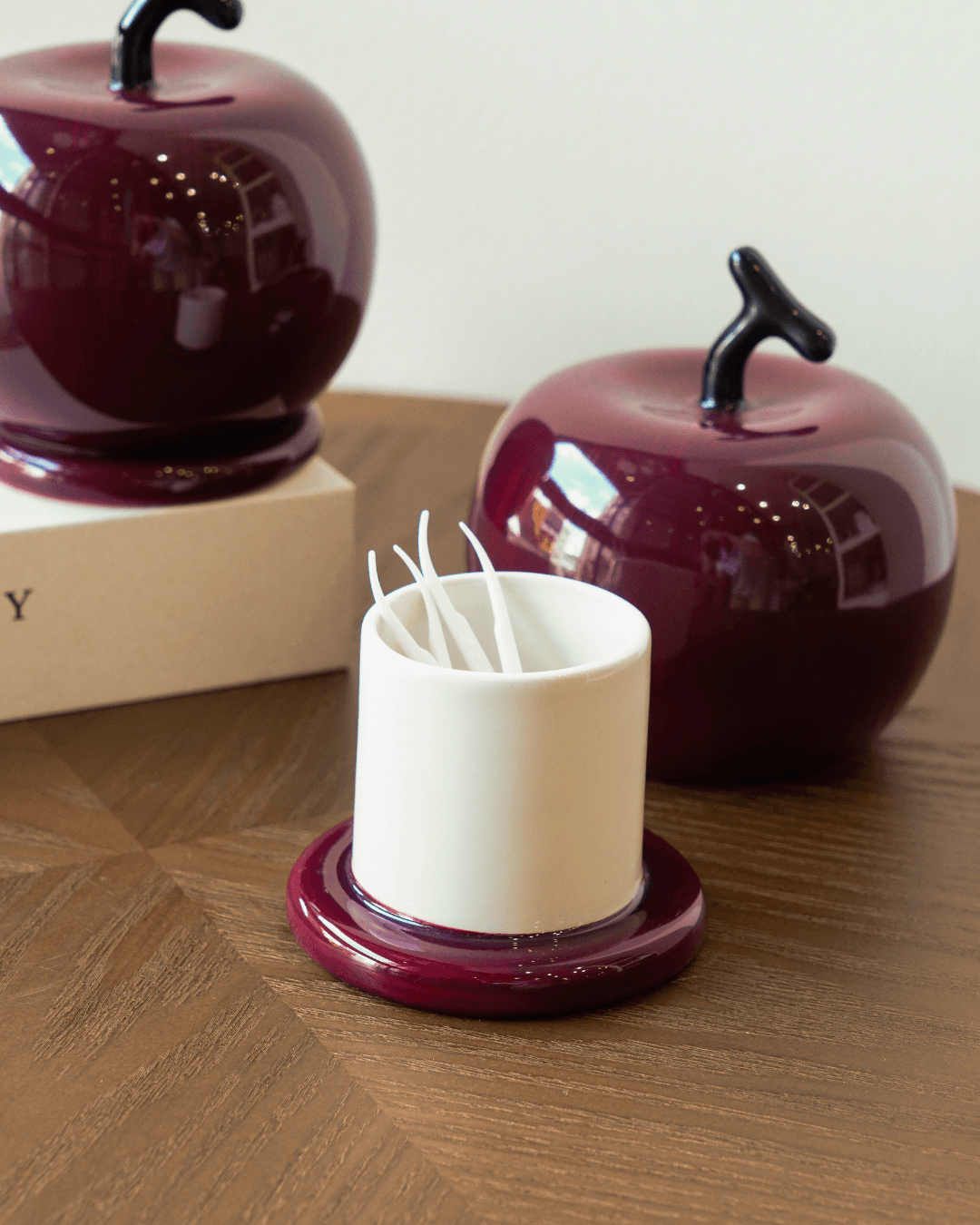 Apple Ceramic for cotton buds, toothpick